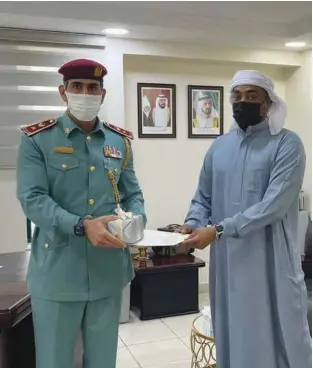  ??  ?? ↑
The Ajman Police honoured two Arabs, Mohammed Bashir Hassan, a Sudanese, and Abdul Nasser Najeh Al Shishtawy, an Egyptian, for their honesty.