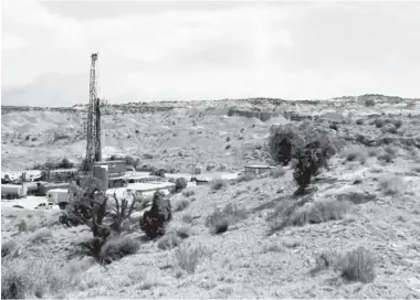  ?? COURTESY OF ENCANA CORP. ?? This rig, northwest of Farmington, is drilling into the Mancos Shale as part of Encana Corp.’s exploratio­n for commercial quantities of liquid natural gas.