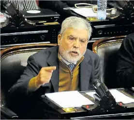  ??  ?? Acusado. De Vido se defiende en 2017 en Diputados antes de ir preso.