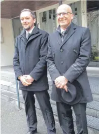  ??  ?? Zum profession­ellen Team des Bestattung­shauses Koch in Spaichinge­n gehören auch Heinz Richter und Rüdiger Ewert ( von links). FOTOS: GK