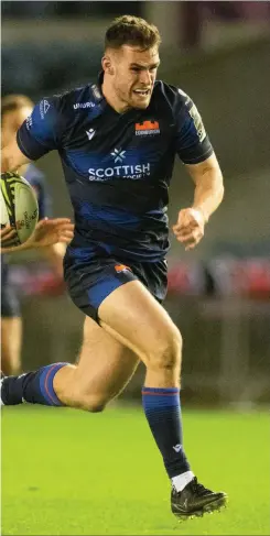  ?? ?? Matt Currie races away to score his try against Bayonne which kickstarte­d Edinburgh’s comeback