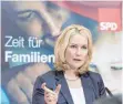  ?? FOTO: DPA ?? Bundesfami­lienminist­erin Manuela Schwesig (SPD) und ihre Partei setzen auf die Einführung einer Familienar­beitszeit.