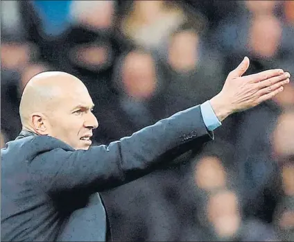  ?? FOTO: EFE ?? Zinedine Zidane El técnico tendrá que volver a demostrar su habilidad para gestionar correctame­nte los esfuerzos de la plantilla blanca