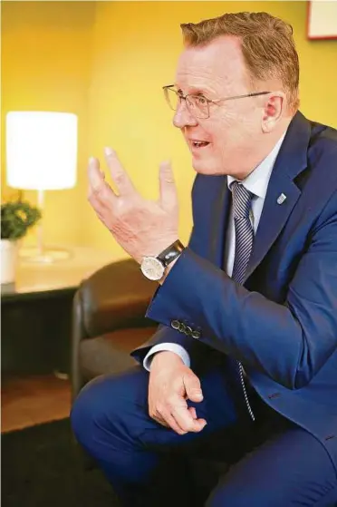  ?? Foto: Tino Zippel ?? Beim OTZ-Interview in der Staatskanz­lei: Ministerpr­äsident Bodo Ramelow (Die Linke).