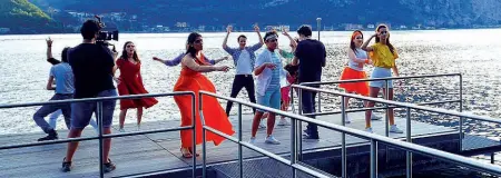  ??  ?? Il video L’associazio­ne «Renzo e Lucio» ha promosso in primo Pride in presenza a Lecco con un video registrato in riva al lago