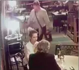  ??  ?? ENOJO. Esta semana, PERFIL difundió un video inédito de 2018, en el que Alberto se pelea en un bar.