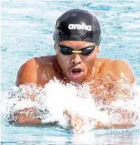  ?? PSC PHOTOS ?? NANGUNA si Fritz Jun Rodriguez sa 50-m at 100meter breast stroke event sa swimming competitio­n, habang ibinida nina Jessel Lumapas at John Lloyd Cabalo ng Palawan ang gintong medalya sa athletics event ng BIMPNTEAGA Friendship Games kahapon sa Brunei.