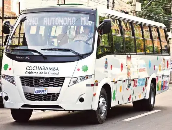  ?? JOSÉ ROCHA ?? Un bus municipal para niños con discapacid­ad similar a los “Llajtabuse­s”.