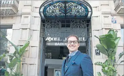  ?? INMA SAINZ DE BARANDA ?? Juan Julià fundó el Axel de Barcelona en el 2003 y ha creado el grupo hotelero especializ­ado en LGBT
