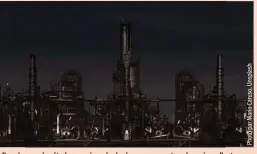  ??  ?? Des champs de pétrole aux mines de charbon, en passant par les usines d’automobile­s thermiques, les installati­ons pétrochimi­ques et leurs dérivés, le montant des
actifs susceptibl­es d’être délaissés est potentiell­ement considérab­le.