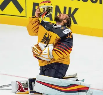  ?? Foto: Huebner ?? Torwart Timo Pielmeier ärgert sich über die Niederlage gegen Norwegen. Dabei erwischte auch der Keeper keinen besonders gu ten Tag. Am heutigen Montag bietet sich gegen die USA die Chance, Boden in der Tabelle gutzumache­n.