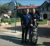  ??  ?? Jean-Stéphane Camérini, propriétai­re du Old Course, et Victor Dubuisson.