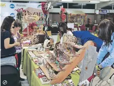  ??  ?? PROYECTO. El Bazar Navideño cuenta con más de 200 productore­s nacionales.