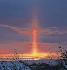  ?? DECLAN FLYNN ?? A sun pillar is a vertical shaft of light that reaches straight up from the rising or setting sun.