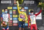  ??  ?? Leader hier matin après l’abandon de Primoz Roglic, Thibaut Pinot a cédé face à Daniel Martinez. Guillaume Martin complète le podium. (Photo AFP)