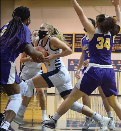  ?? JIM LAHDE — MORNING SUN ?? Mt. Pleasant’s Mackenzie Egger became the fourth player in program history to reach 1,000points Friday, in a home win over Bay City Central.