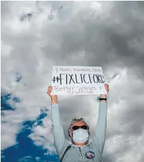  ?? JULIE JOCSAK TORSTAR ?? Elizabeth Fedorkow joins protesters in Beamsville.