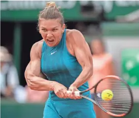  ?? SUSAN MULLANE / USA TODAY SPORTS ?? Simona Halep beats Sloane Stephens in the French Open championsh­ip to add her first Grand Slam trophy to her No. 1 ranking. Halep lost two previous finals at Roland Garros.