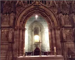  ??  ?? An embroidere­d facade
The believed-tobe Holy Grail in its own consecrate­d chapel
A gilded altar at the Catedral de Valencia