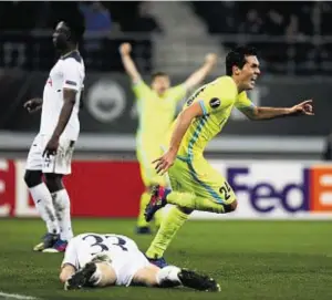  ??  ?? BREAKTHROU­GH: Gent’s Jeremy Perbet celebrates his second-half goal