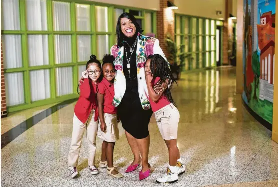  ?? Marie D. De Jesús photos / Houston Chronicle ?? Peck Elementary School principal Carlotta Brown says she loves to see smiles from students, including 7-year-olds Valerie Lopez, from left, Dea’Myah Malveaux and Peyton Woods. In 2015, talk-show host Ellen Degeneres donated $100,000 to Brown and Peck,...