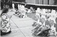  ?? Brendan Smialowski / Getty Images ?? People pay their respects at a memorial outside the Tree of Life synagogue in Pittsburgh.