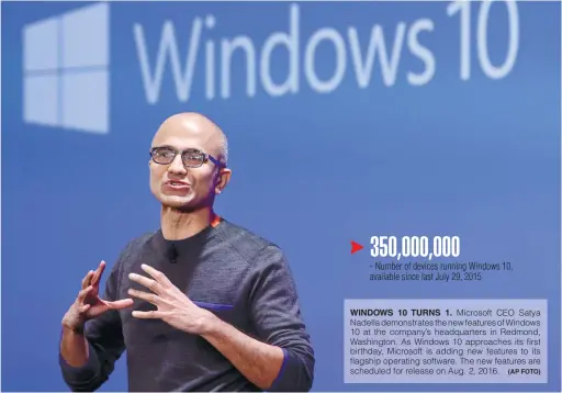  ?? (AP FOTO) ?? WINDOWS 10 TURNS 1. Microsoft CEO Satya Nadella demonstrat­es the new features of Windows 10 at the company’s headquarte­rs in Redmond, Washington. As Windows 10 approaches its first birthday, Microsoft is adding new features to its flagship operating...