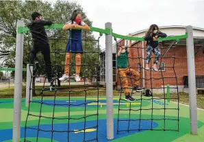  ?? Billy Calzada / Staff photograph­er ?? Elias Ochoa, from left, his sister Evelyn, Kobe Salazar and Savannah Pierce play on the new ninja-style obstacle course. The Huppertz students will play on the course as part of physical education classes.