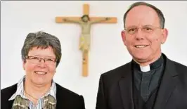  ??  ?? In Thüringen verlieren evangelisc­he und katholisch­e Kirche – geleitet von Landesbisc­höfin Ilse Junkermann und dem Erfurter Bischof Ulrich Neymeyr – deutlich an Mitglieder­n.
Foto: Peter Michaelis