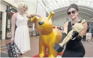  ?? HUW JOHN, CARDIFF ?? Ty Hafan’s Oscar the Snow Dog at the Red Dragon Centre with Marilyn Monroe and Audrey Hepburn lookalikes