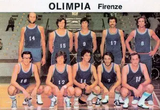  ??  ?? Riccardo De Magistris, Umberto Panerai e Gianni De Magistris Sopra, l’Olimpia Firenze che andò in A1 Sulla sinistra, la Valdagna Scandicci