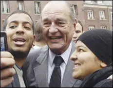  ?? Associated Press ?? French President Jacques Chirac poses with residents during his 2006 visit to Amiens, northern France. Chirac died Thursday at age 86.