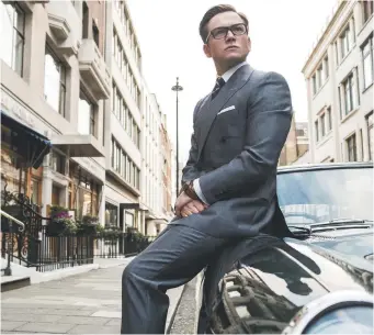  ??  ?? Eggsy (Taron Egerton) est maintenant un membre à part entière de Kingsman Associated Press