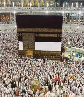  ?? FILE PIC ?? Worshipper­s congregati­ng at the Kaabah in Mecca.