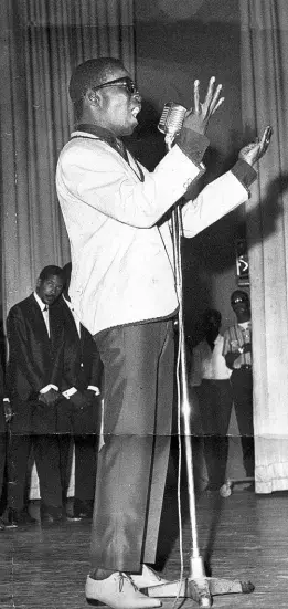  ?? GLEANER ARCHIVES PHOTO ?? Joe Higgs, the writer of the reggae classic, ‘Steppin’ Razor’, performing on stage early in his career.