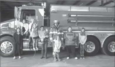  ??  ?? Snacks: Norphlet 4-H visited the Calion Fire Department and delivered snacks to firefighte­rs.