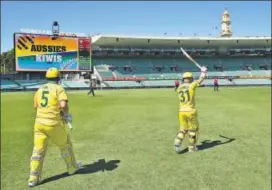  ??  ?? David Warner and Aaron Finch batted against the Kiwis before empty stands at SCG on Friday.
GETTY