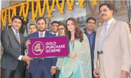  ??  ?? Bollywood Actress Preity Zinta launches the gold purchase scheme of Malabar Gold & Diamonds at the inaugural function of Malabar Gold & Diamonds latest outlet in Salalah.