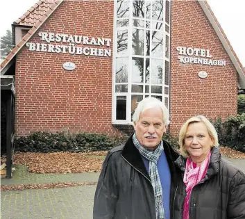  ?? BILD: CHRISTIAN QUAPP ?? Aus Kopenhagen wird Welsum: Hans-Georg und Susanne Brinkmeyer haben das Hotel gekauft. Dort entstehen elf Ferien-Appartemen­ts.