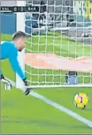  ??  ?? Este gol no se dio en la última Liga sin VAR