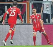 ?? AFP ?? Thiago Alcantara (right) scored Bayern’s first goal of the night.