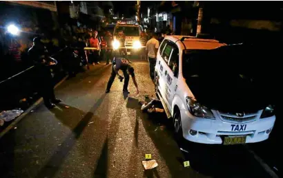  ?? —RICHARDA. REYES ?? 2 MORE DEAD Two more drug suspects were killed by unidentifi­ed gunmen along Tramo Street in Pasay City on Wednesday, a few hours after President Duterte announced that the Philippine Drug Enforcemen­t Agency would take the lead in the war against...