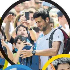  ?? FOTOS: MANEL MONTILLA ?? Rafa Nadal y Novak Djokovic, ídolos en Barcelona. Se cotizan muy altos los autógrafos y fotografía­s con los dos cracks, que atienden a la afición a su salida y entrada de la sala de jugadores hacia las pistas de entrenamie­nto. Abajo, otras dos figuras...