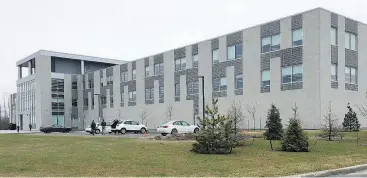  ?? MICHAEL MACDONALD / THE CANADIAN PRESS ?? The federal government says it has hired an extra 1,150 compensati­on employees at its main pay centre in Miramichi, N.B., above, and at regional satellite offices.