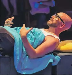  ?? / SUMINISTRA­DA ?? Tantai Teatro. Rafa Sánchez, actor y director artístico, en una escena de la obra Smiley.