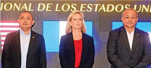  ??  ?? REPRESENTA­CIÓN. KIRSTJEN NIELSEN ES LA SECRETARIA DE SEGURIDAD NACIONAL DE ESTADOS UNIDOS DESDE 2017 EN EL GOBIERNO DE DONALD TRUMP.