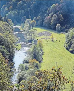  ?? BILD: Bernd F. Meier ?? Idyllische­s Ourtal im Nationalpa­rk Eifel – hier können Urlauber die Natur genießen.
