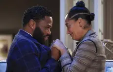  ?? Richard Cartwright, ABC ?? Anthony Anderson, left, and Tracee Ellis Ross in a scene from the series finale of "black-ish."