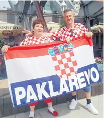  ??  ?? Mirjana Akrapović i Dragan Lukić strastveno vole sport i sve naše reprezenta­cije