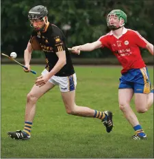  ??  ?? Shane Doyle of Munna Abbáin Gaels tries to avoid Ben O’Connor.